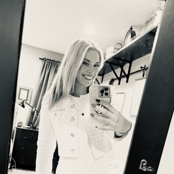 T_wils is live. Like this listing to be notified - Picture 7 of 7